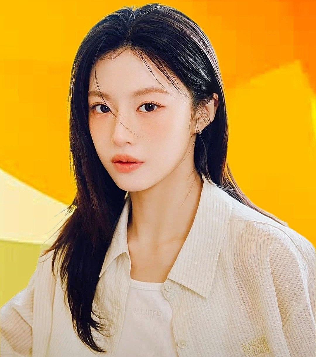 Behind-the-scenes cut of Go Younjung