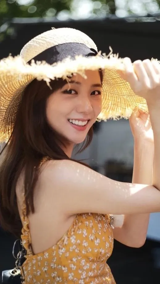 Recent activity shot of Jisoo (1995)