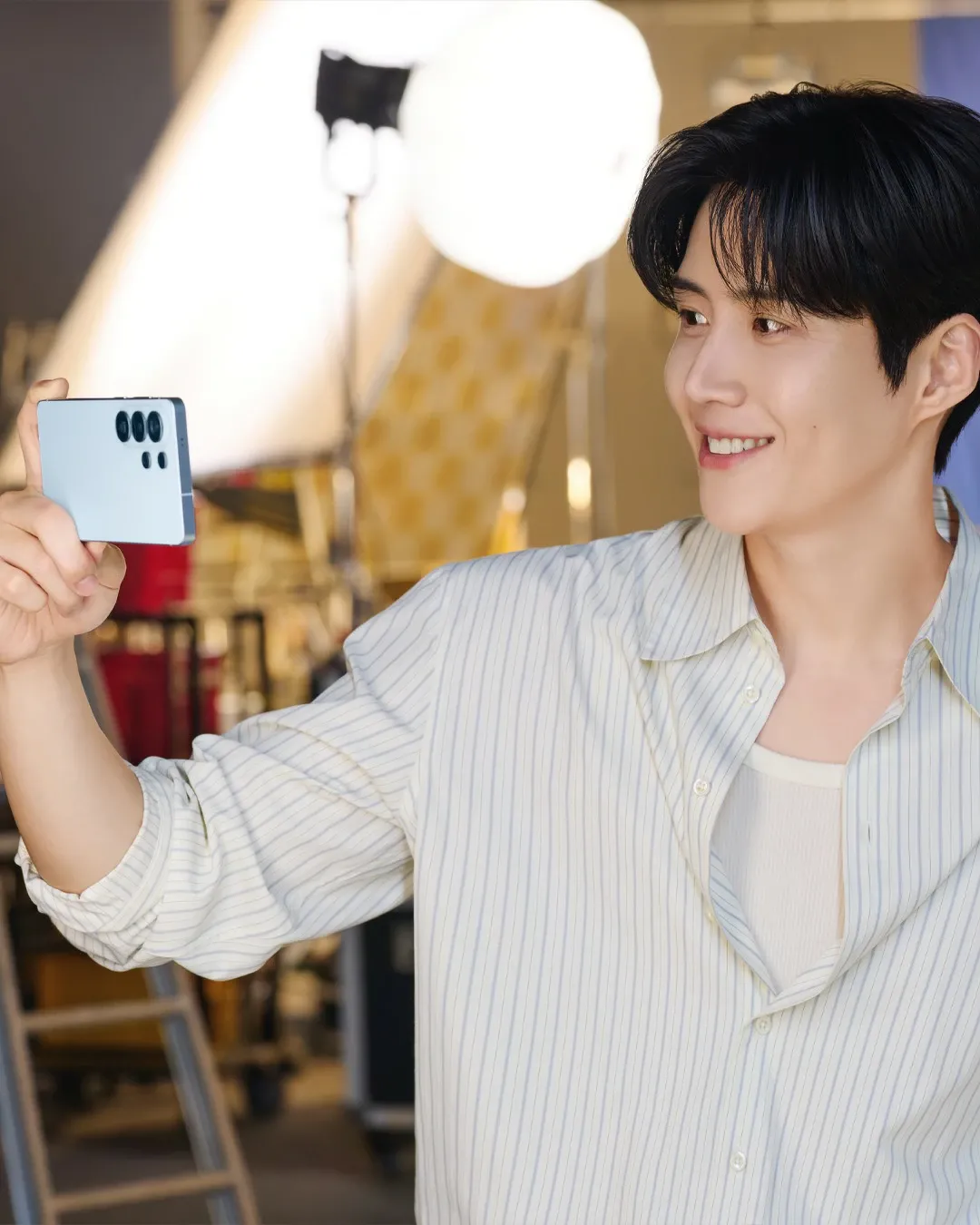 Behind-the-scenes cut of Kim Seonho