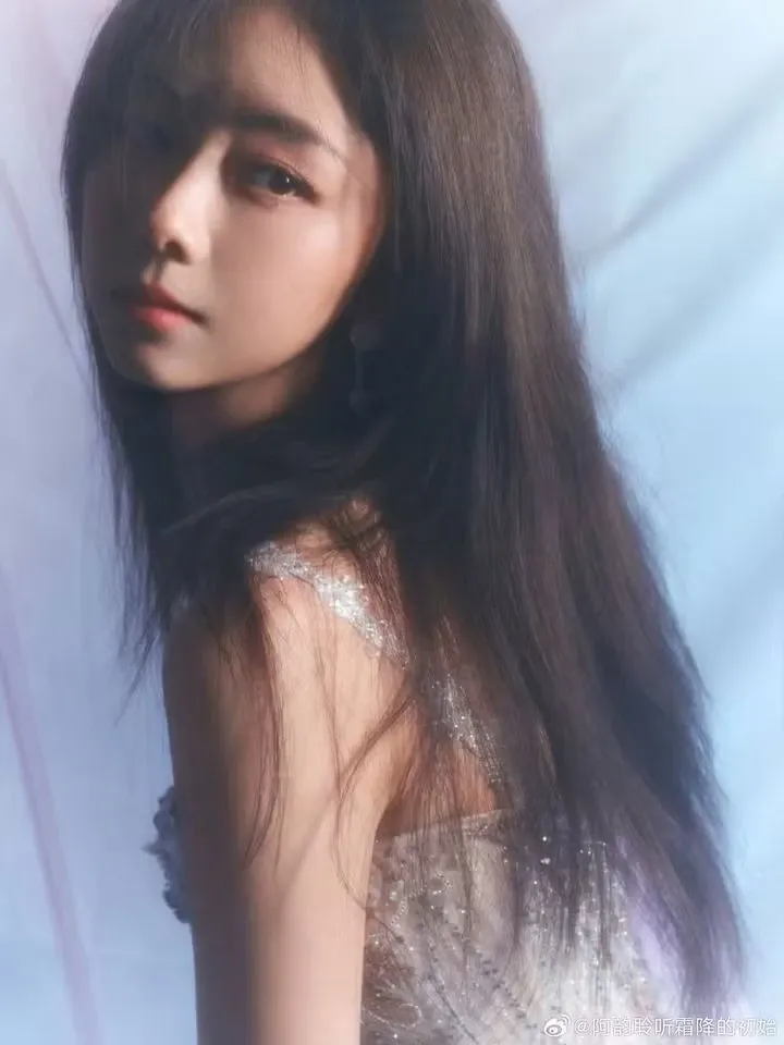 Behind-the-scenes cut of Tan Song Yun