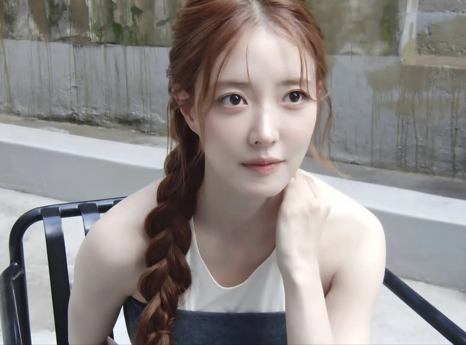 Behind-the-scenes cut of Lee Seyoung