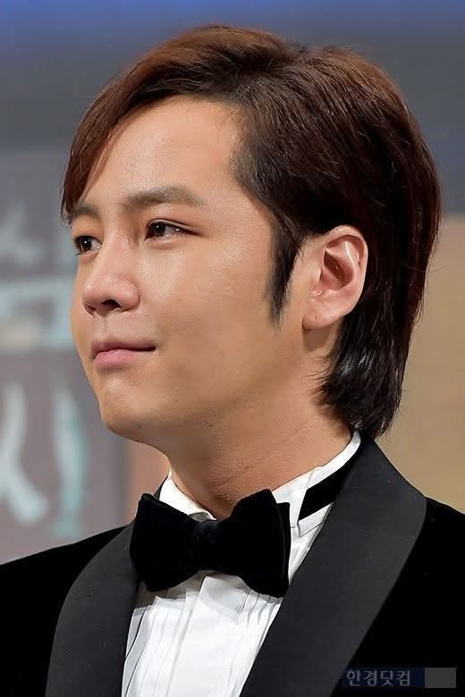 Behind-the-scenes cut of Jang Geunsuk