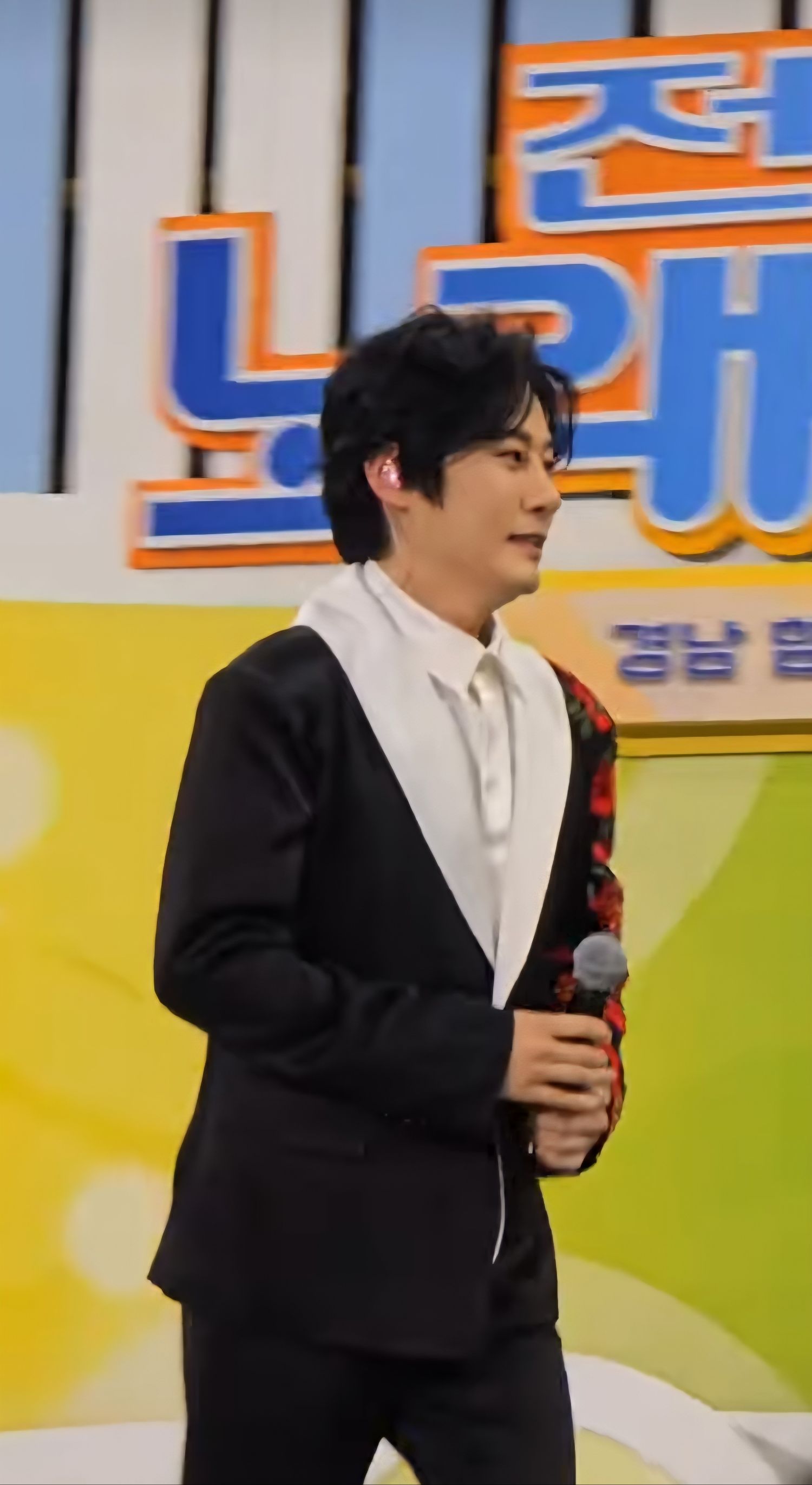 Emotional wallpaper shared by fans for Kang Moonkyung