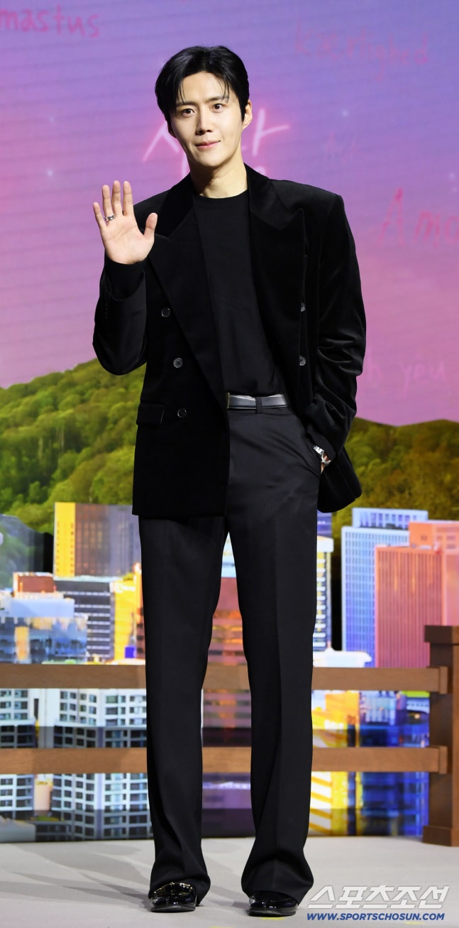 金宣虎的最新照片