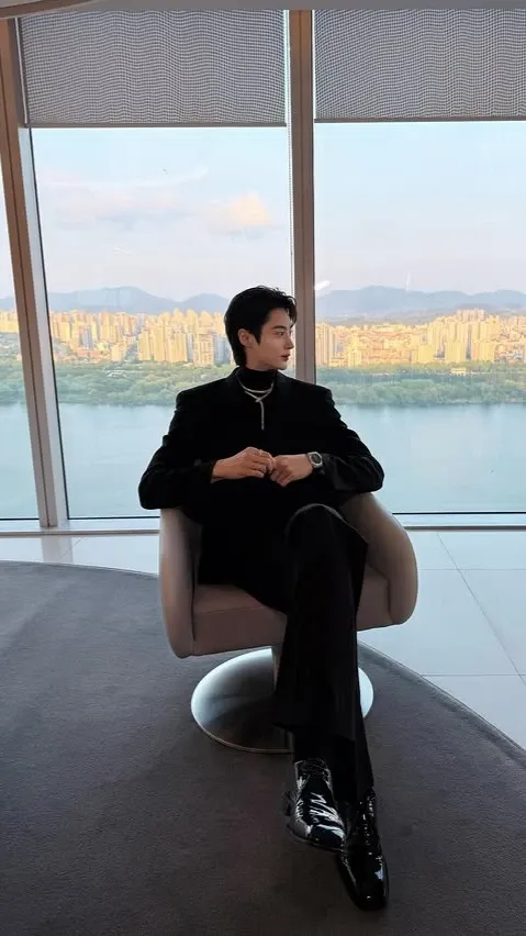 Emotional wallpaper shared by fans for Byeon Wooseok