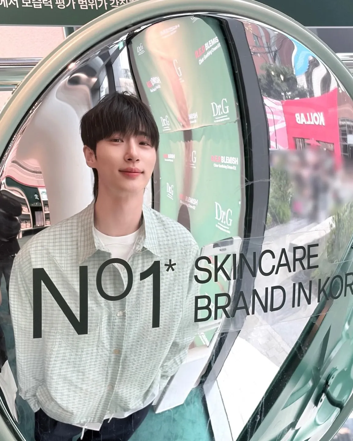 A moment captured by a fan of Byeon Wooseok