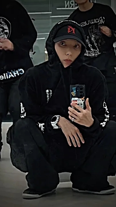 Behind-the-scenes cut of Lee Joongi