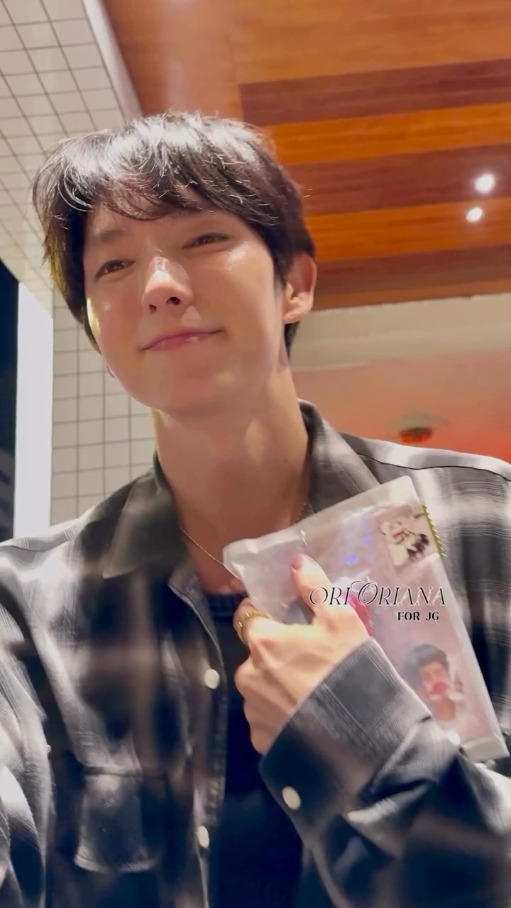 Behind-the-scenes cut of Lee Joongi