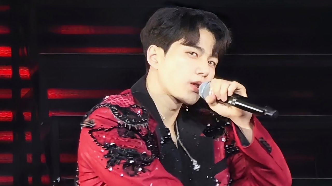 Recent activity shot of Kim Myungsoo (L)