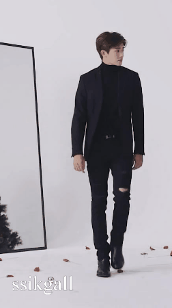 A moment captured by a fan of Park Hyungsik