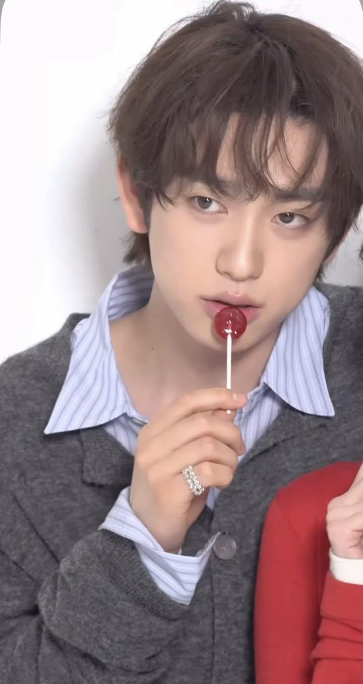 Momen yang diabadikan oleh penggemar Park Jinyoung