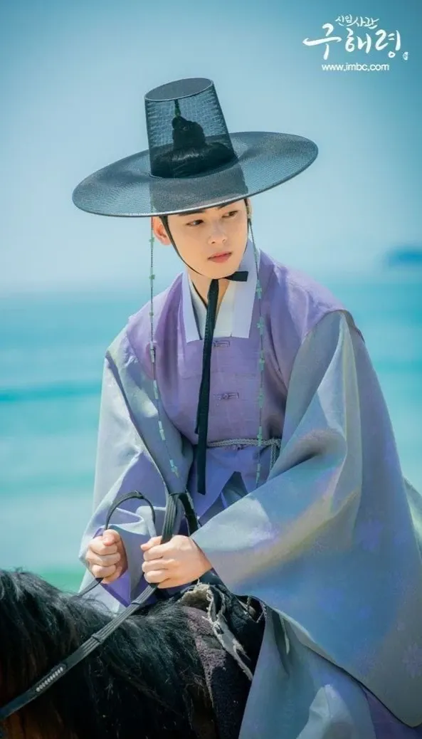 A moment captured by a fan of Cha Eunwoo