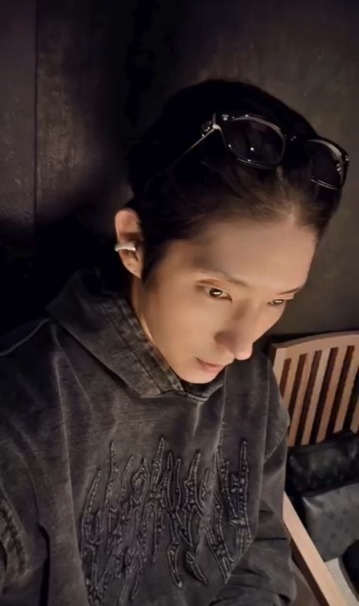 Behind-the-scenes cut of Lee Joongi