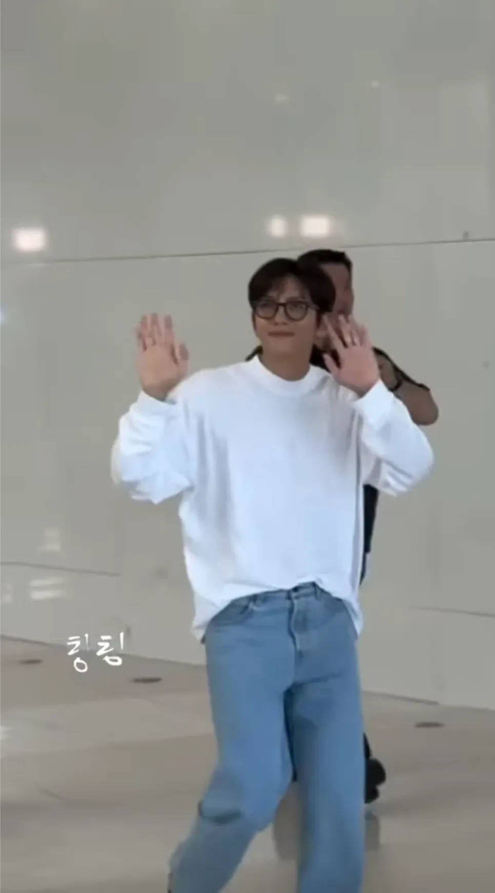 Behind-the-scenes cut of Ji Changwook