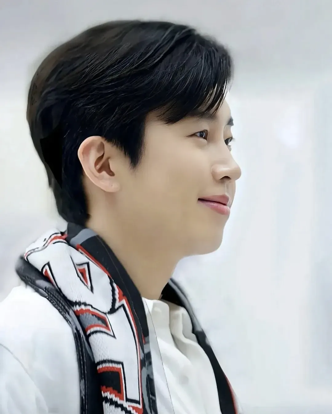 Behind-the-scenes cut of Lim Youngwoong
