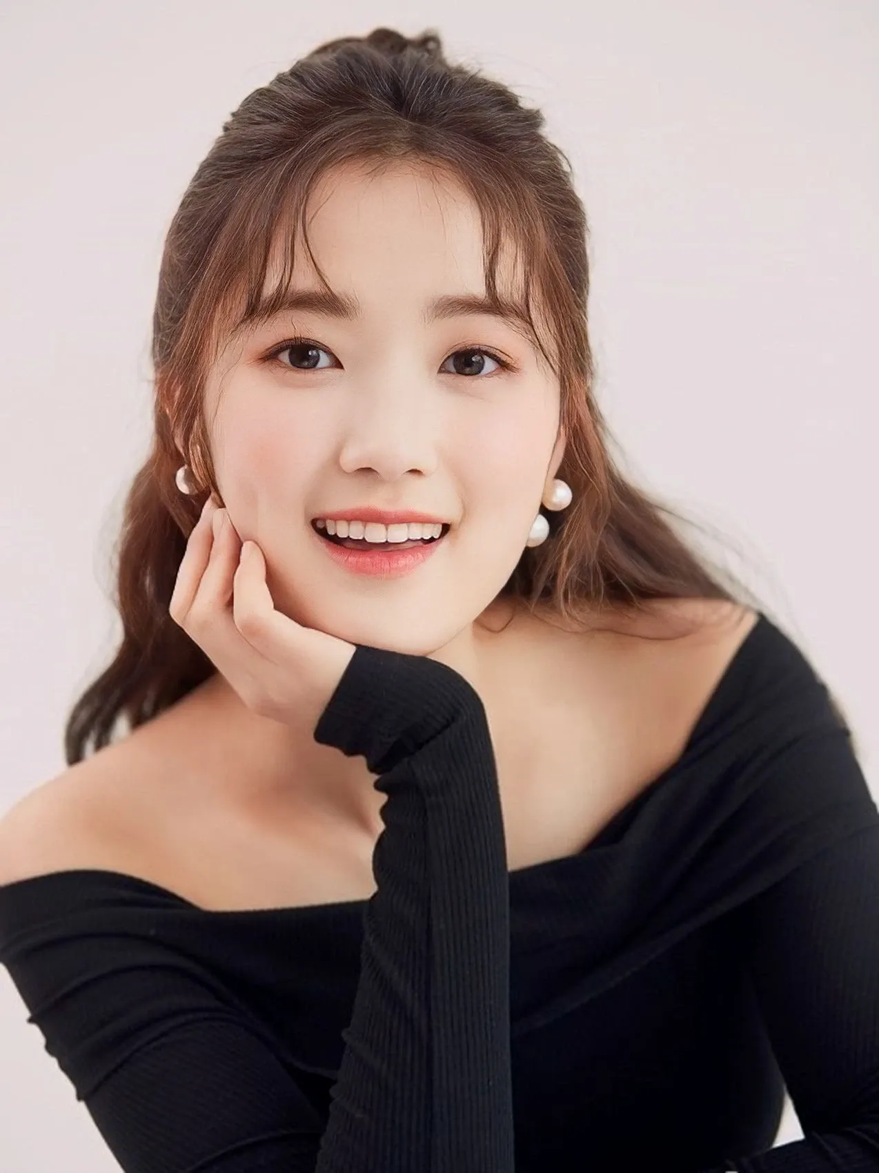 오늘 가장 핫한 셀럽 커뮤니티 피드