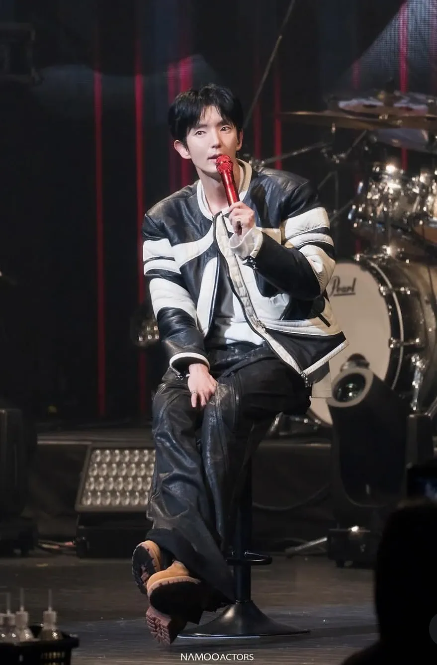 Behind-the-scenes cut of Lee Joongi