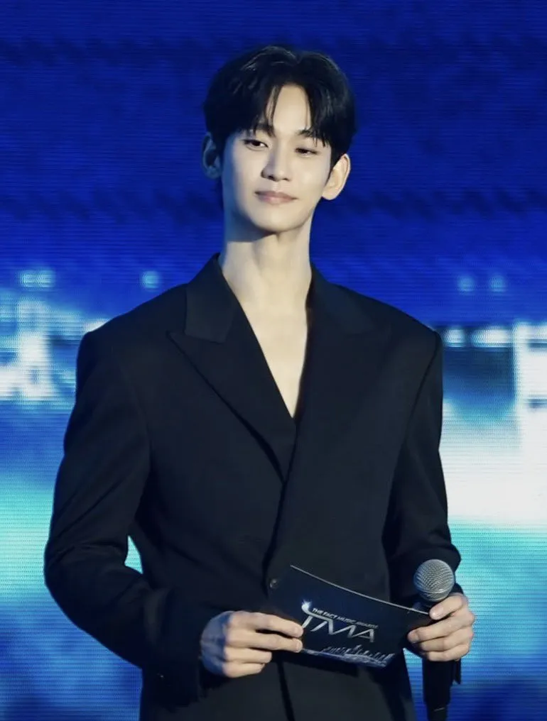 Recent activity shot of Kim Soohyun