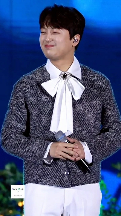 Special wallpaper made by Lee Chanwon's fans