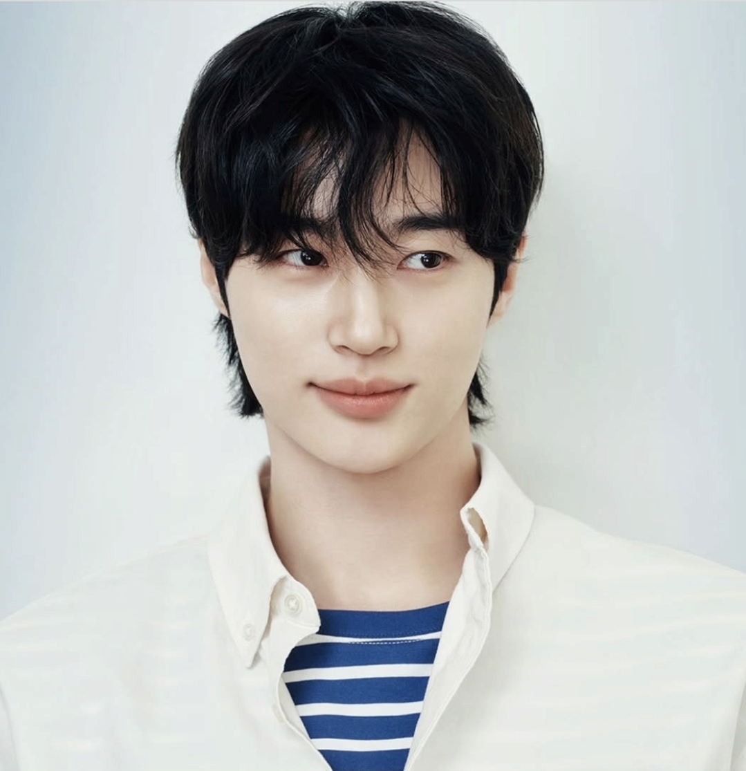 Behind-the-scenes cut of Byeon Wooseok