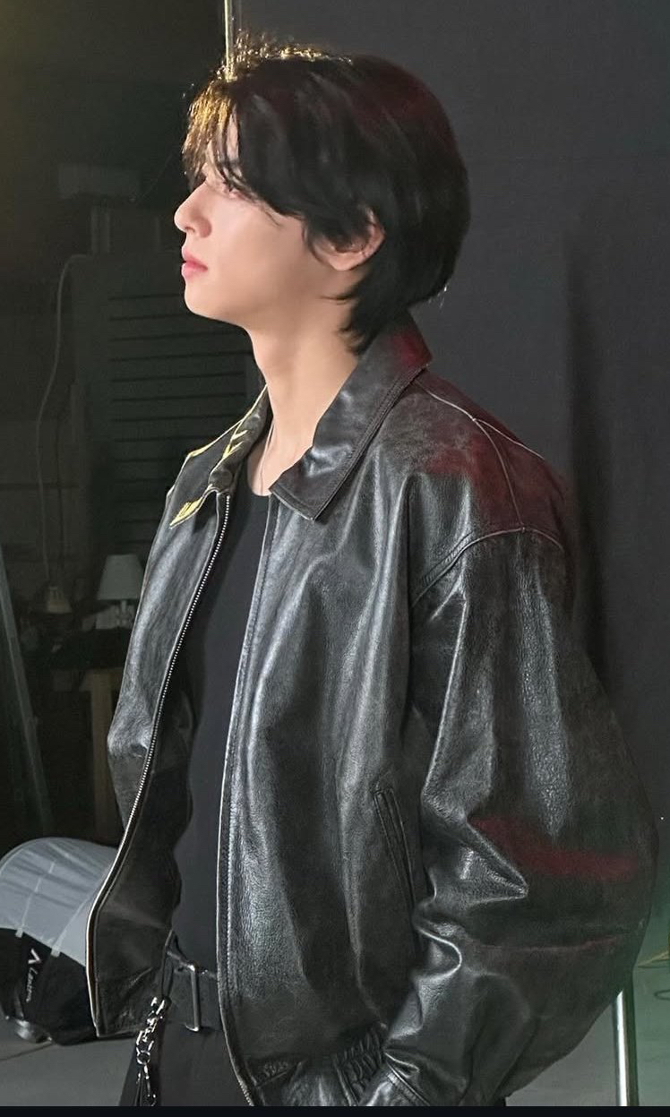 Behind-the-scenes cut of Cha Eunwoo