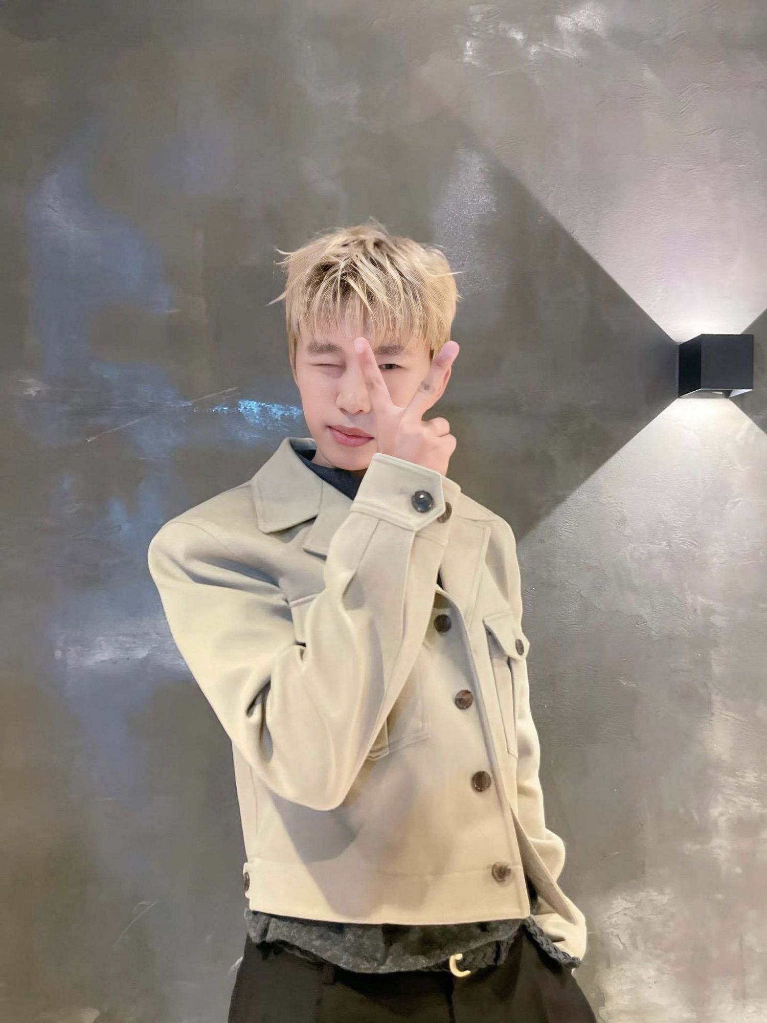 Foto kegiatan terbaru dari Lim Youngwoong