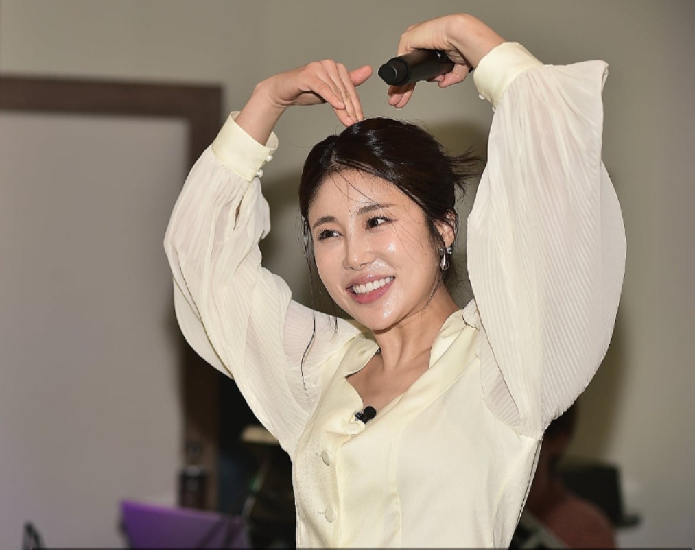 A moment captured by a fan of Kim Soyou