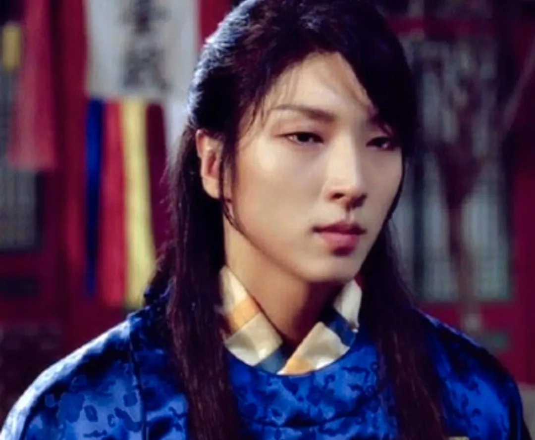 A moment captured by a fan of Lee Joongi