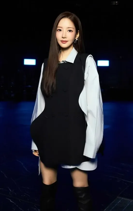Behind-the-scenes cut of Park Minyoung