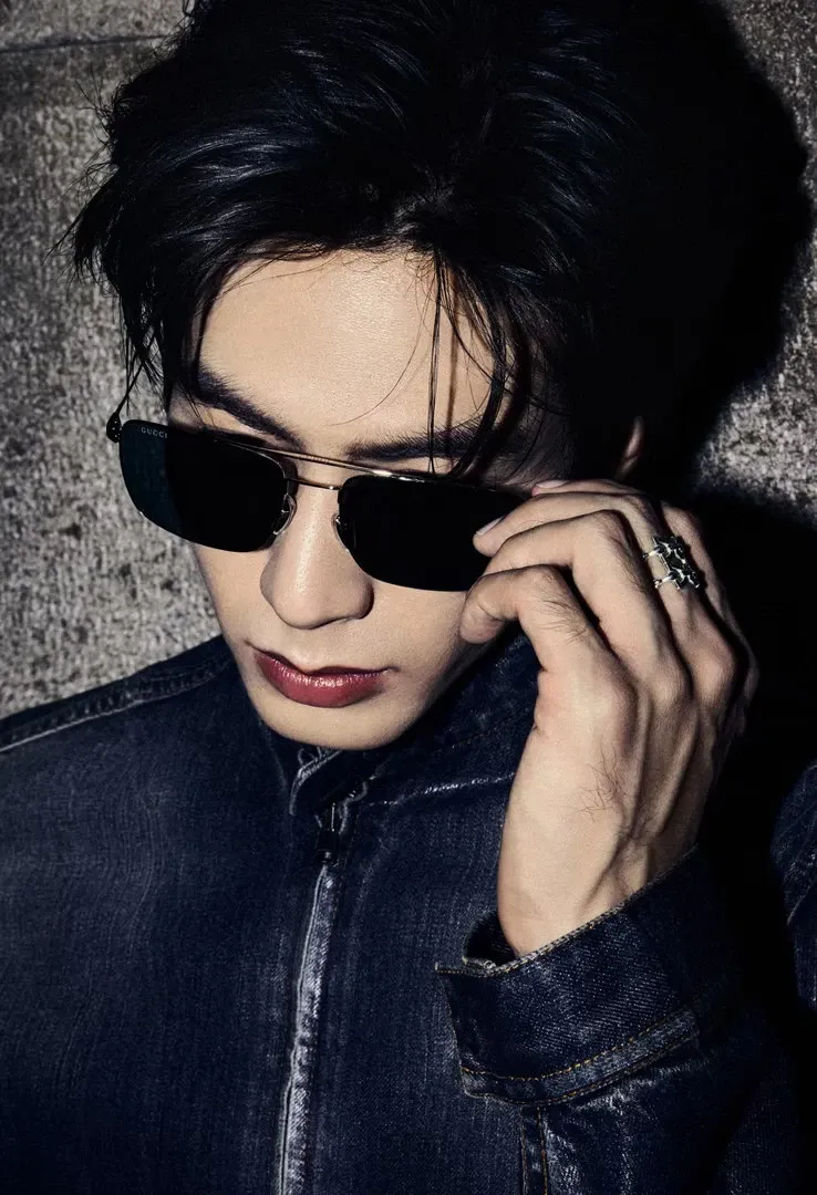 Latest photo of Song WeiLong