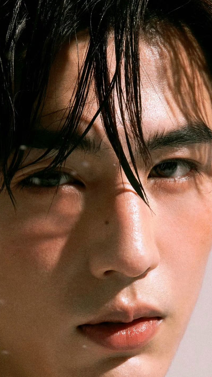 Recent activity shot of Zhang Linghe
