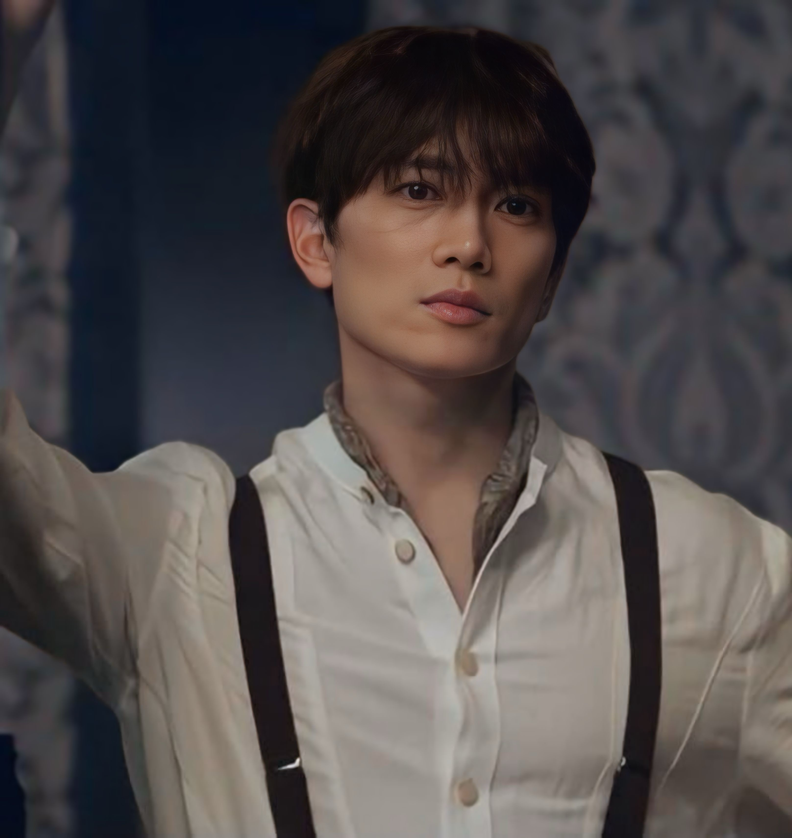 Behind-the-scenes cut of Ji Sung