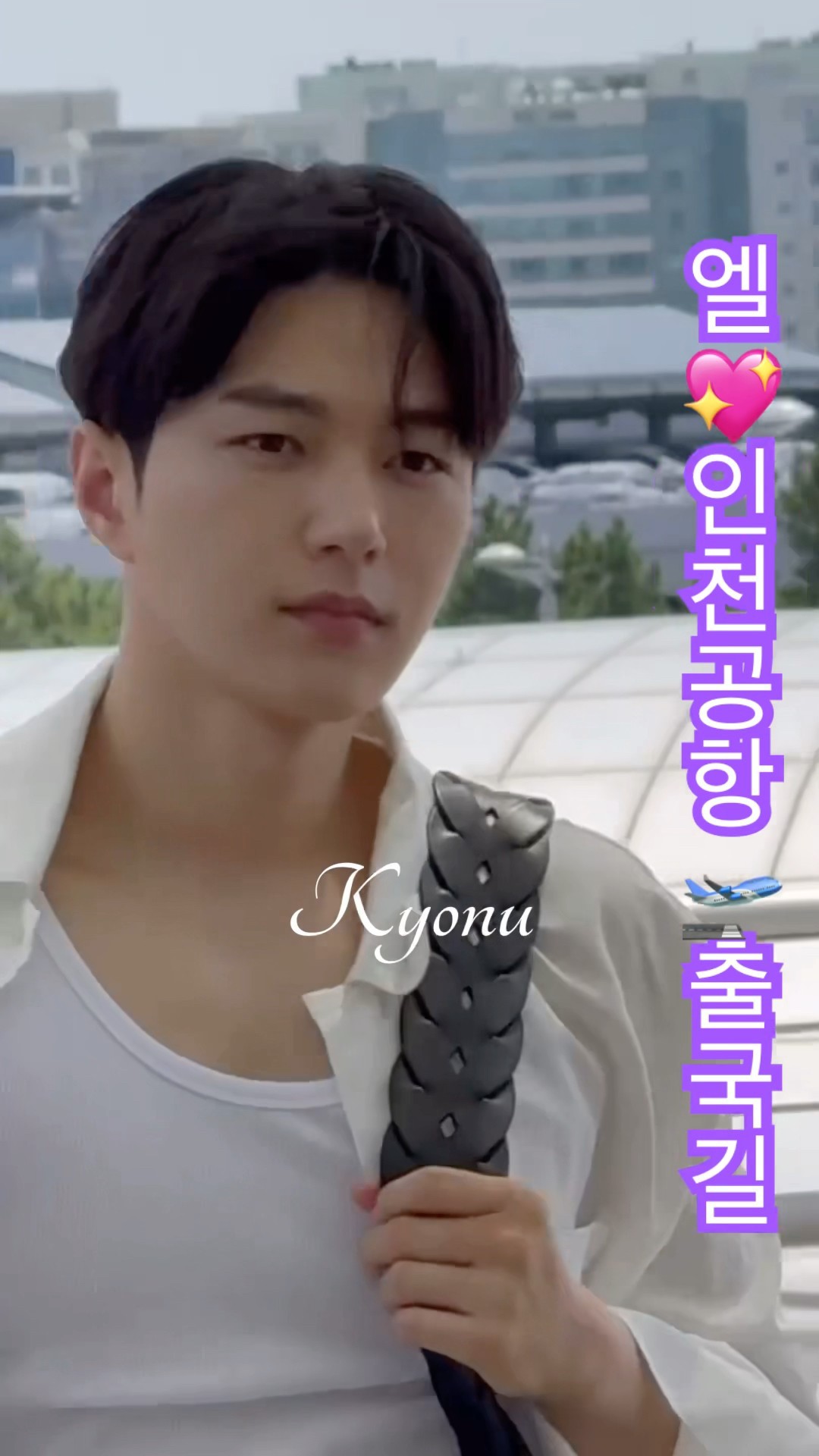 Behind-the-scenes cut of Kim Myungsoo (L)