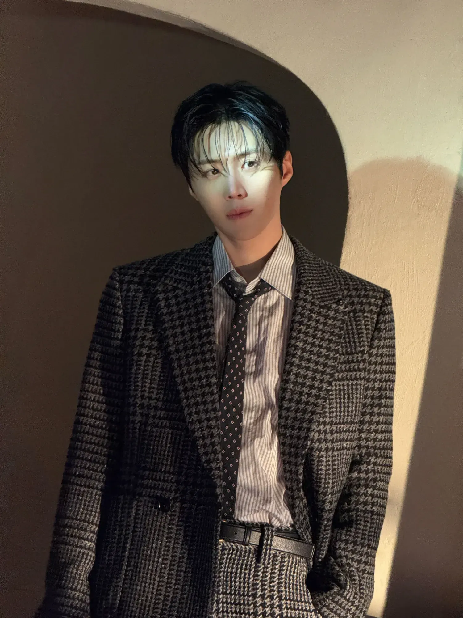 Behind-the-scenes cut of Kim Seonho