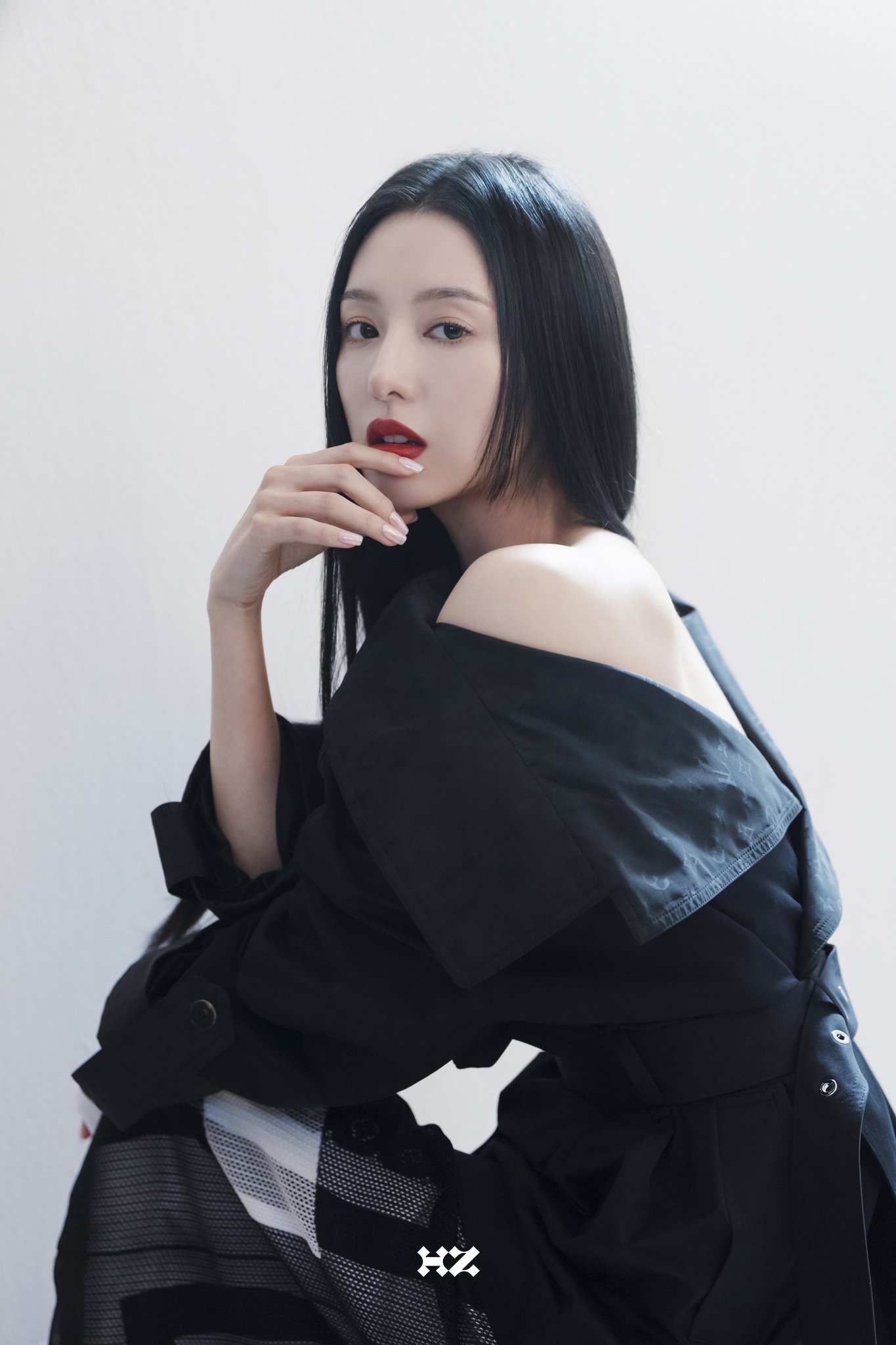 Behind-the-scenes cut of Kim Jiwon
