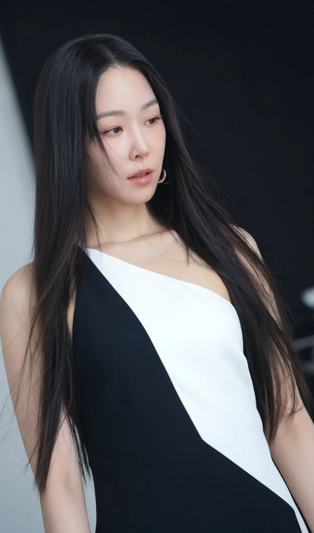 Recent activity shot of Seo Hyunjin