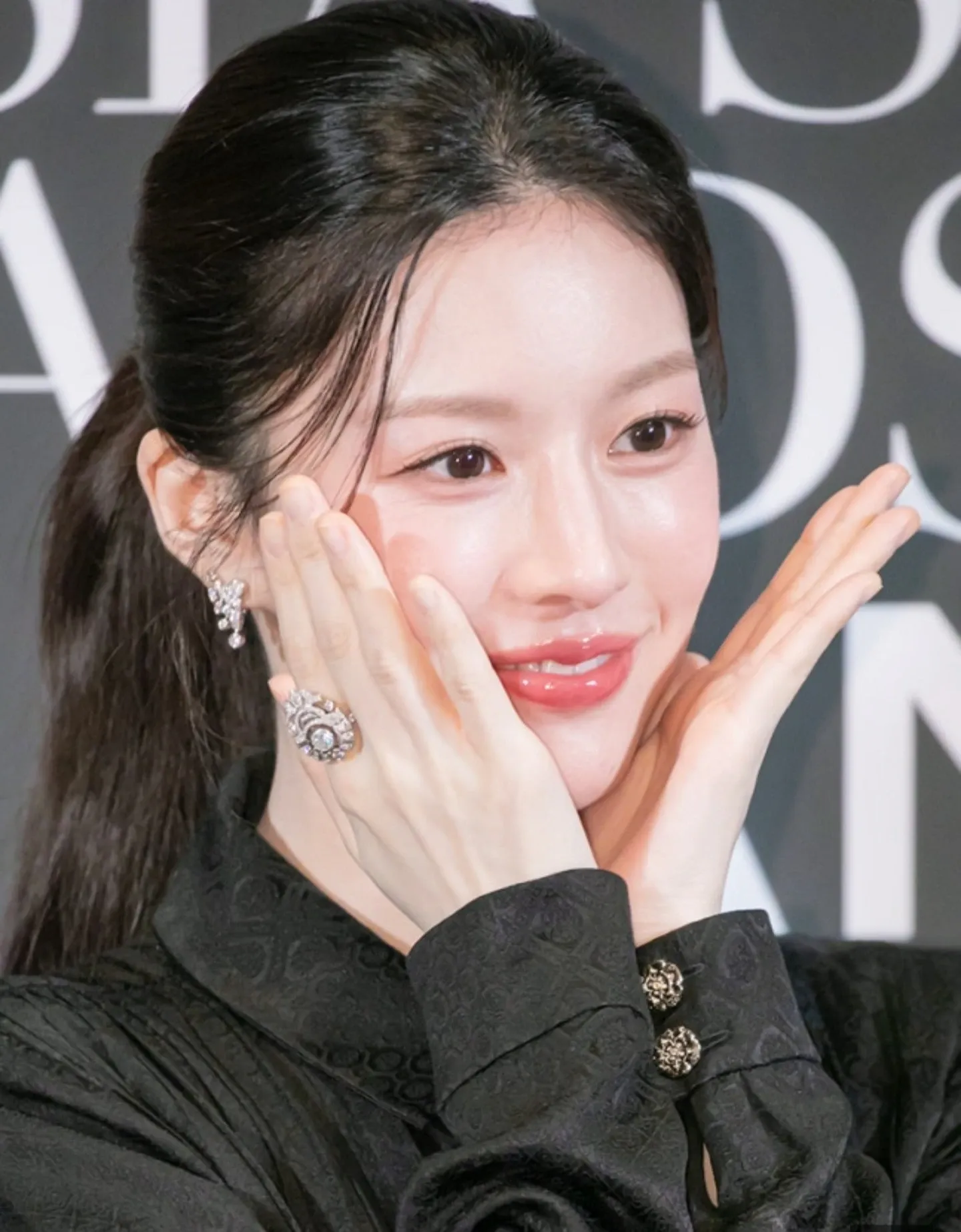 Currently spotlighted celeb post