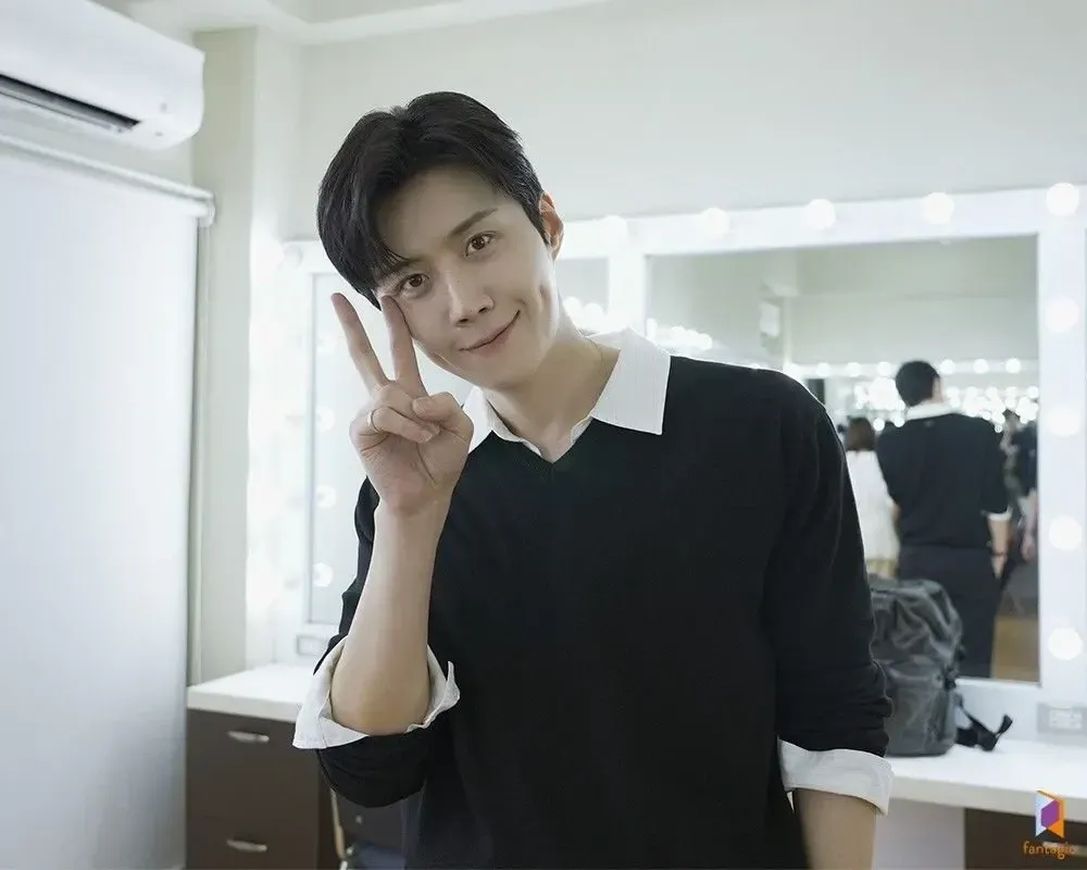 Behind-the-scenes cut of Kim Seonho