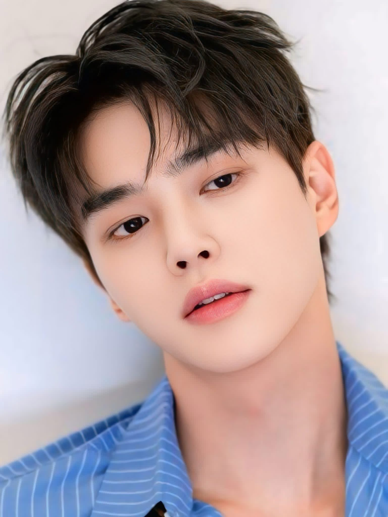 A moment captured by a fan of Song Kang