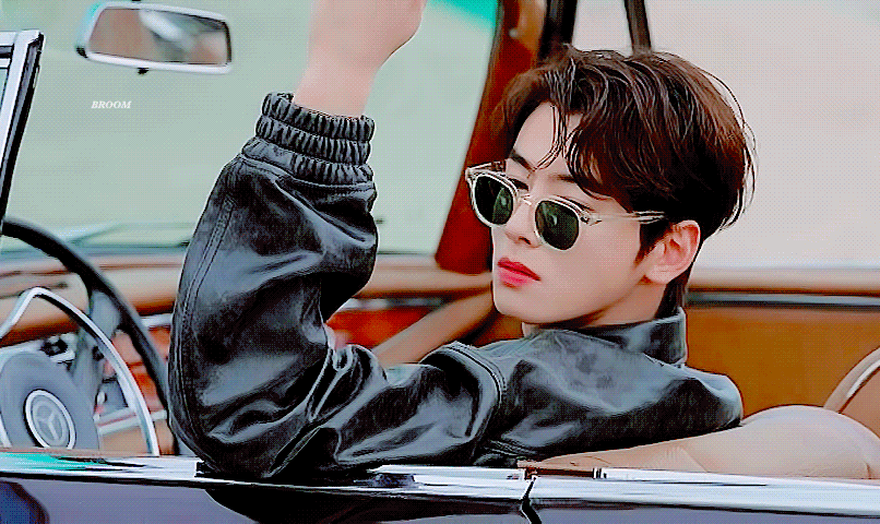 A moment captured by a fan of Cha Eunwoo