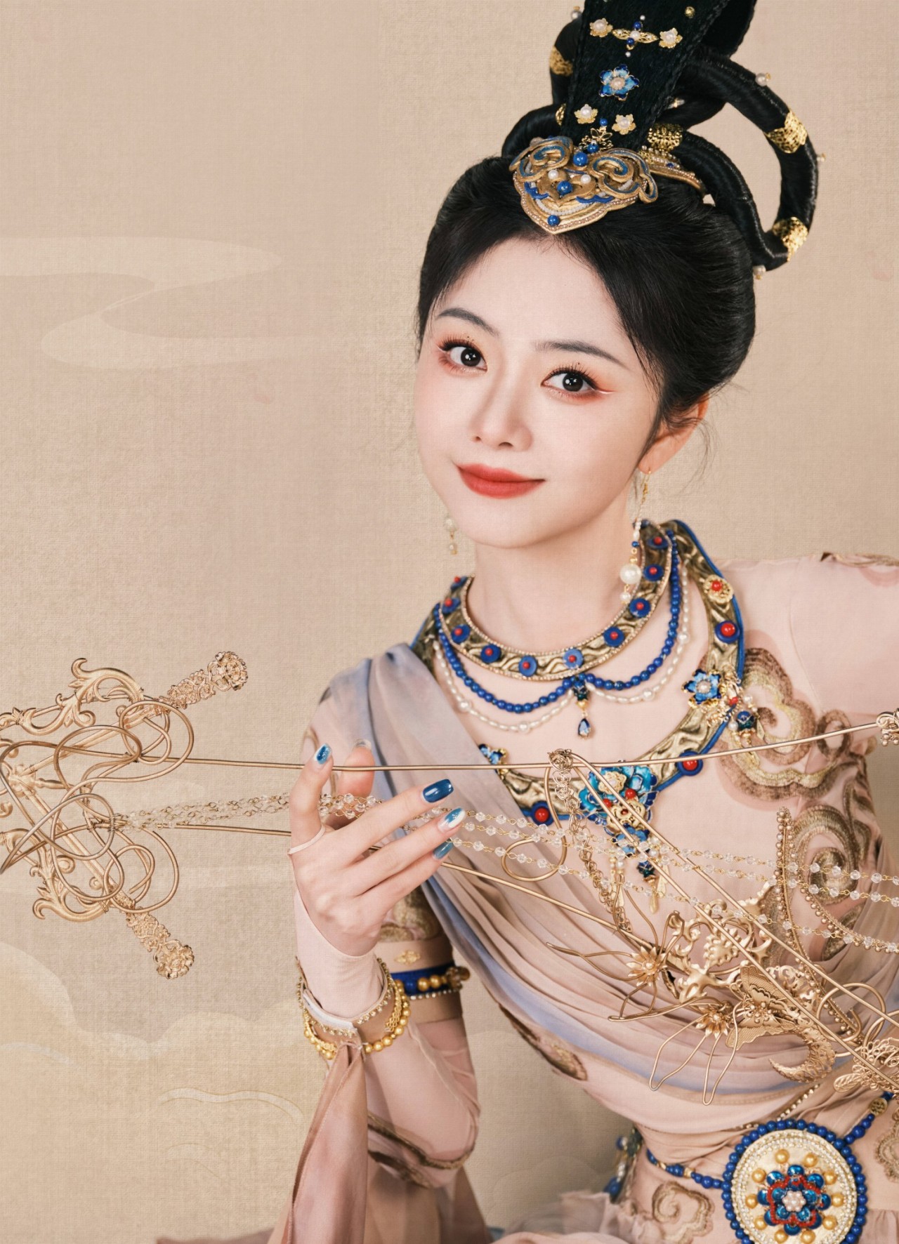 Behind-the-scenes cut of Tan Song Yun