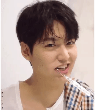 粉絲拍下的李敏鎬瞬間