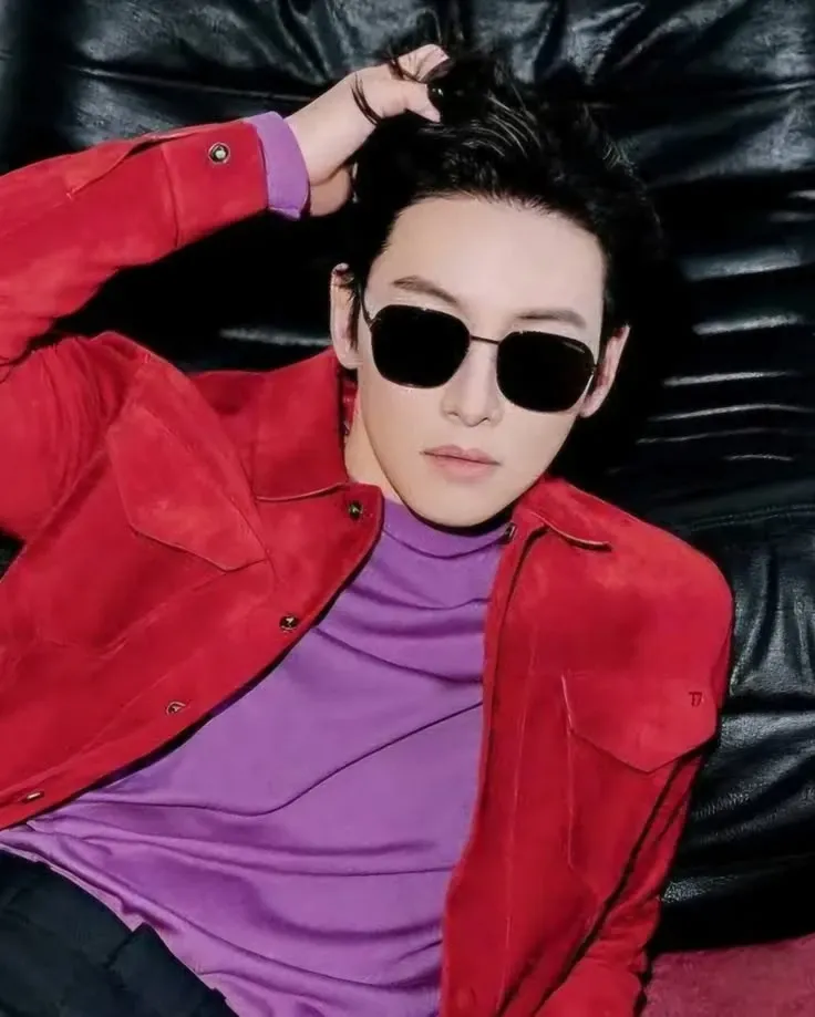 Behind-the-scenes cut of Ji Changwook