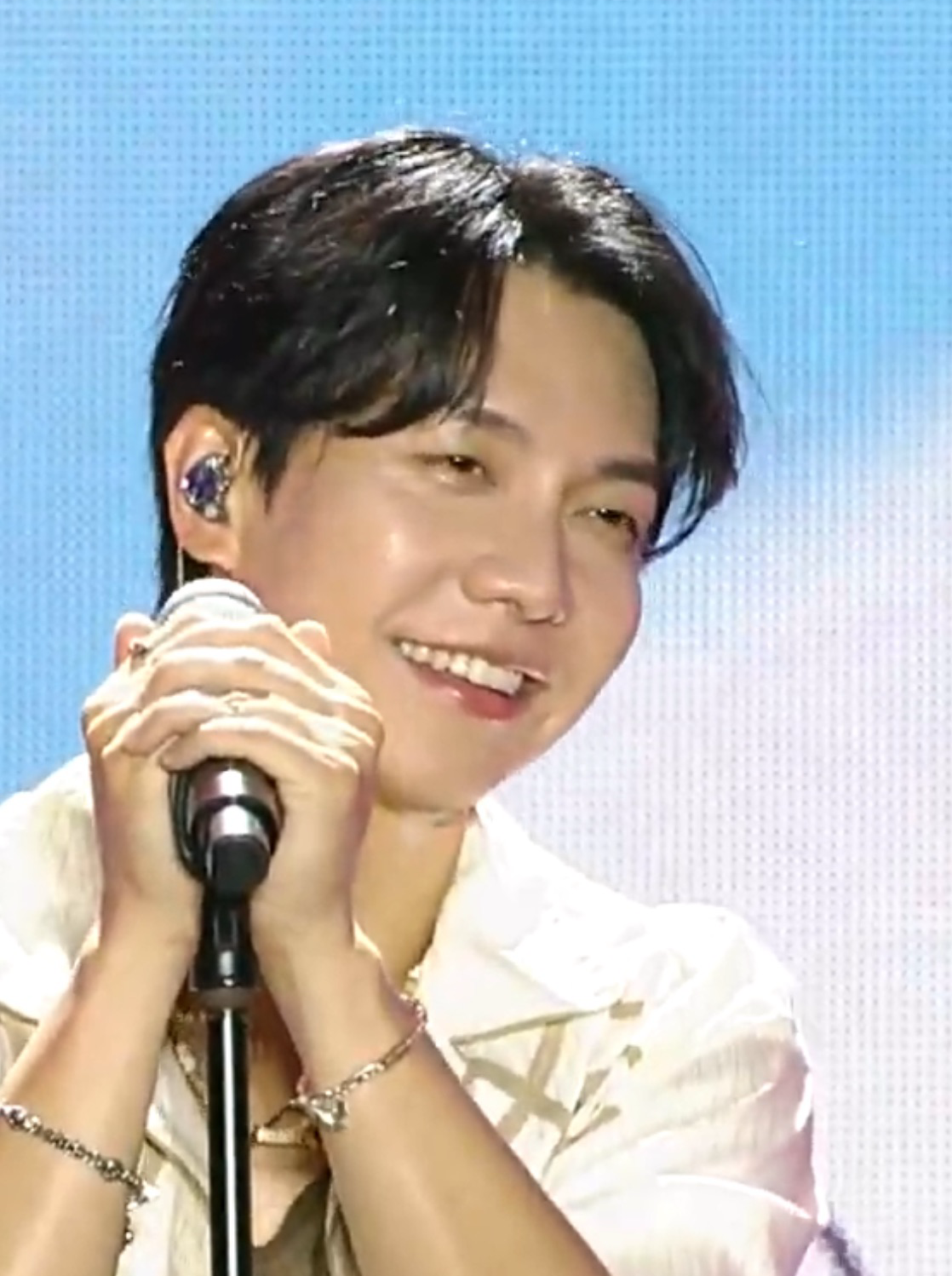 A moment captured by a fan of Lee Seunggi