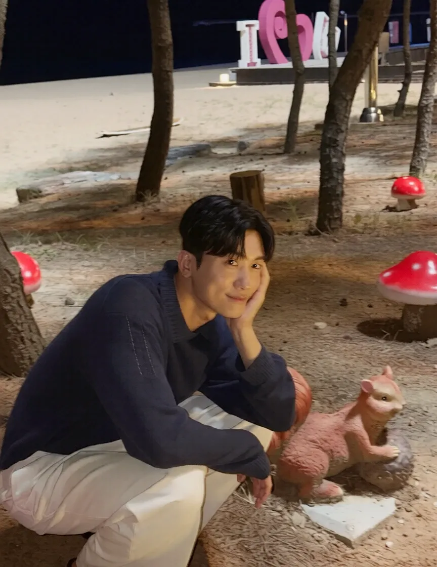 Latest photo of Park Hyungsik