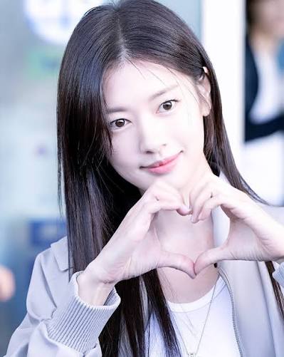 Konten selebriti populer yang sedang hangat di komunitas