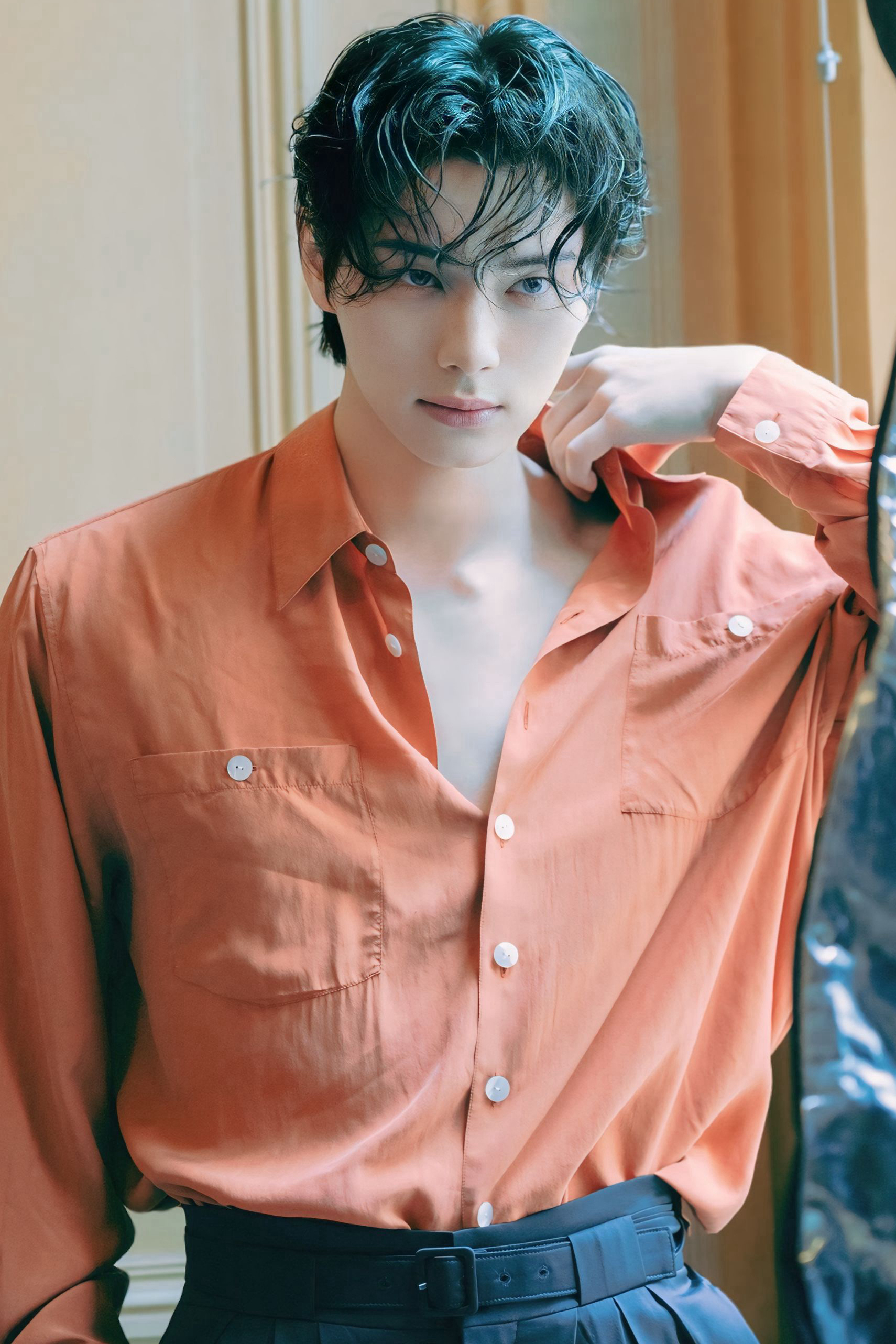 Behind-the-scenes cut of Lee Chaemin