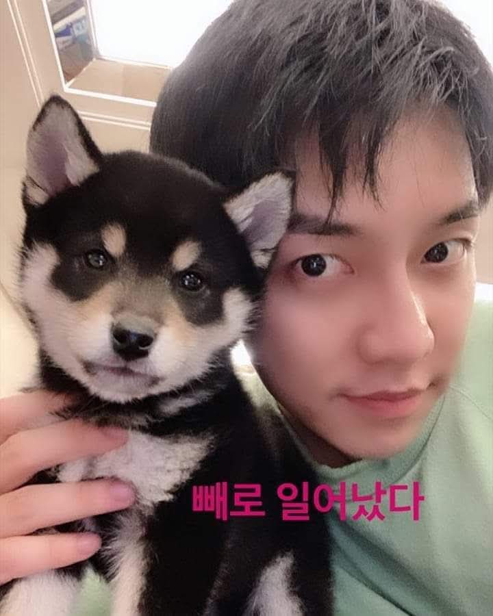 Latest photo of Lee Seunggi