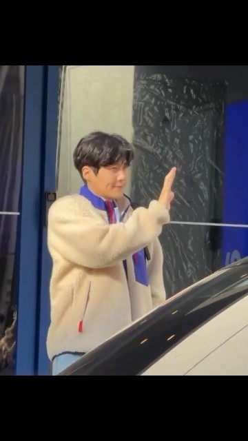 Behind-the-scenes cut of Kim Seonho