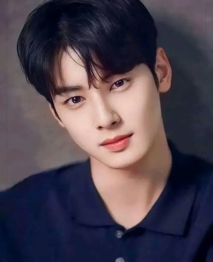 Behind-the-scenes cut of Cha Eunwoo